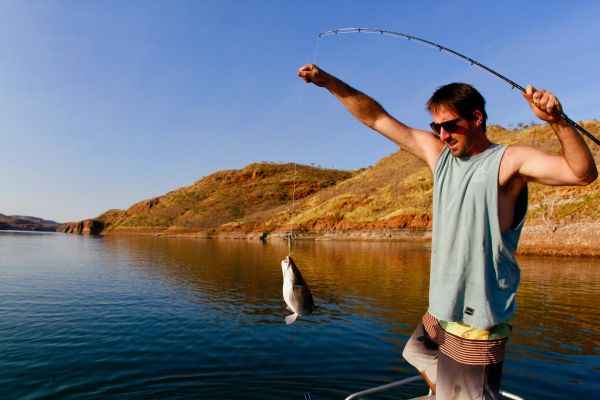 Demander une carte de pêche : guide et tarifs en 2024